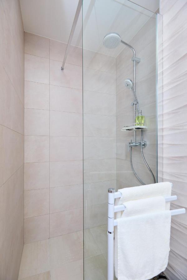 Green Lantern Apartments Okuklje Екстер'єр фото