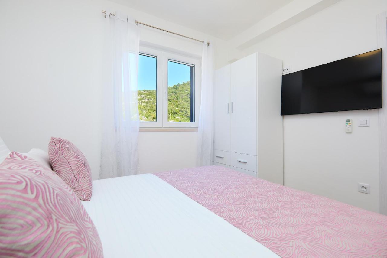 Green Lantern Apartments Okuklje Екстер'єр фото