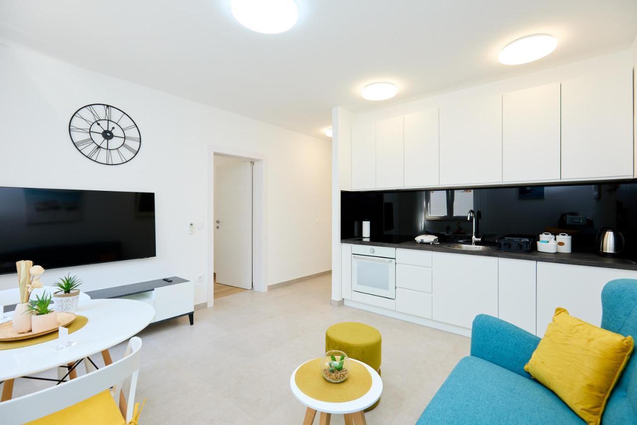Green Lantern Apartments Okuklje Екстер'єр фото